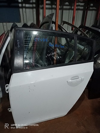 chevrolet cruze sol arka kapı hatchback 95476404